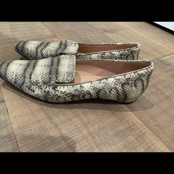 Stuart Weitzman Snakeskin Shoe - Picture 8 of 11